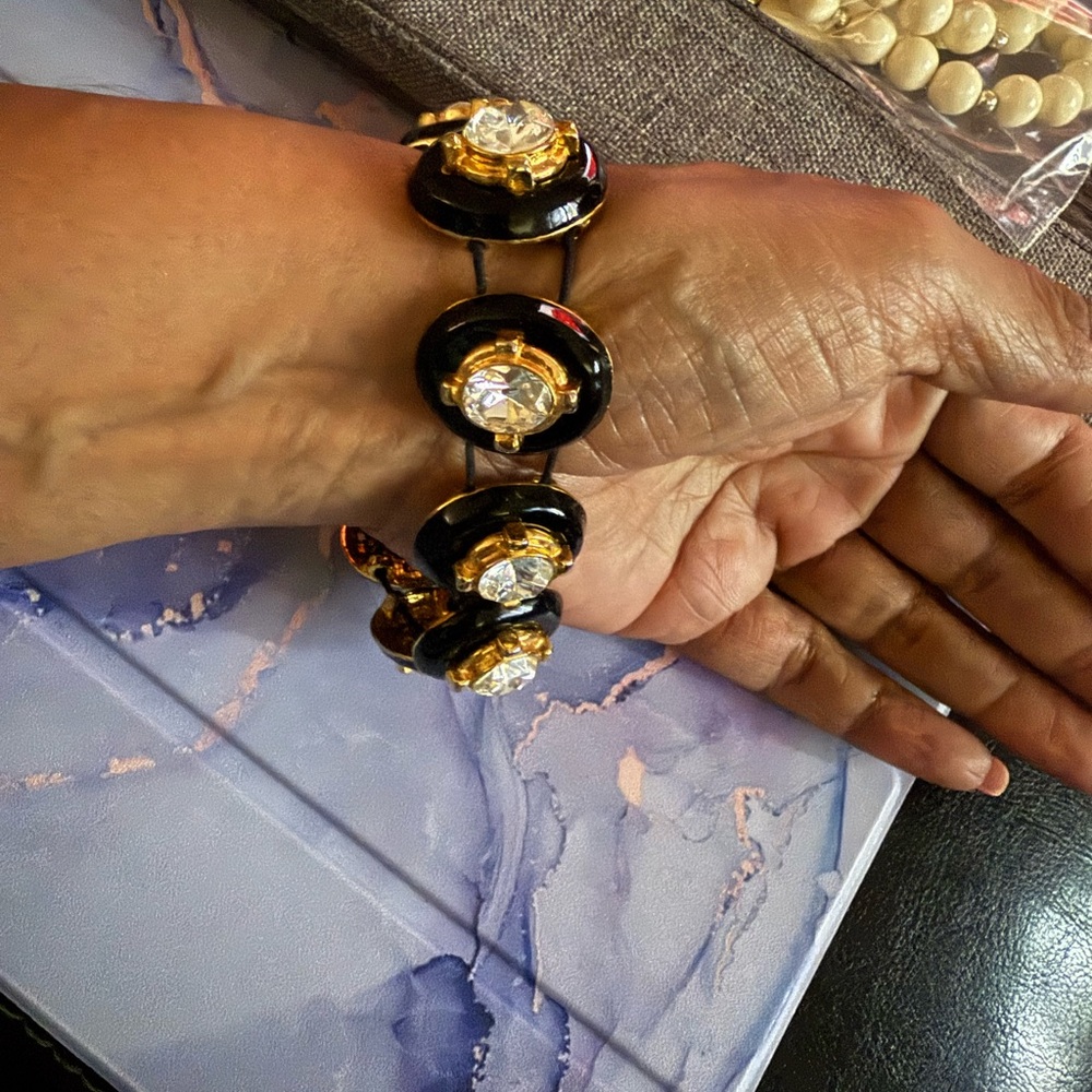 Elegant Blackโ and Gold Bracelet